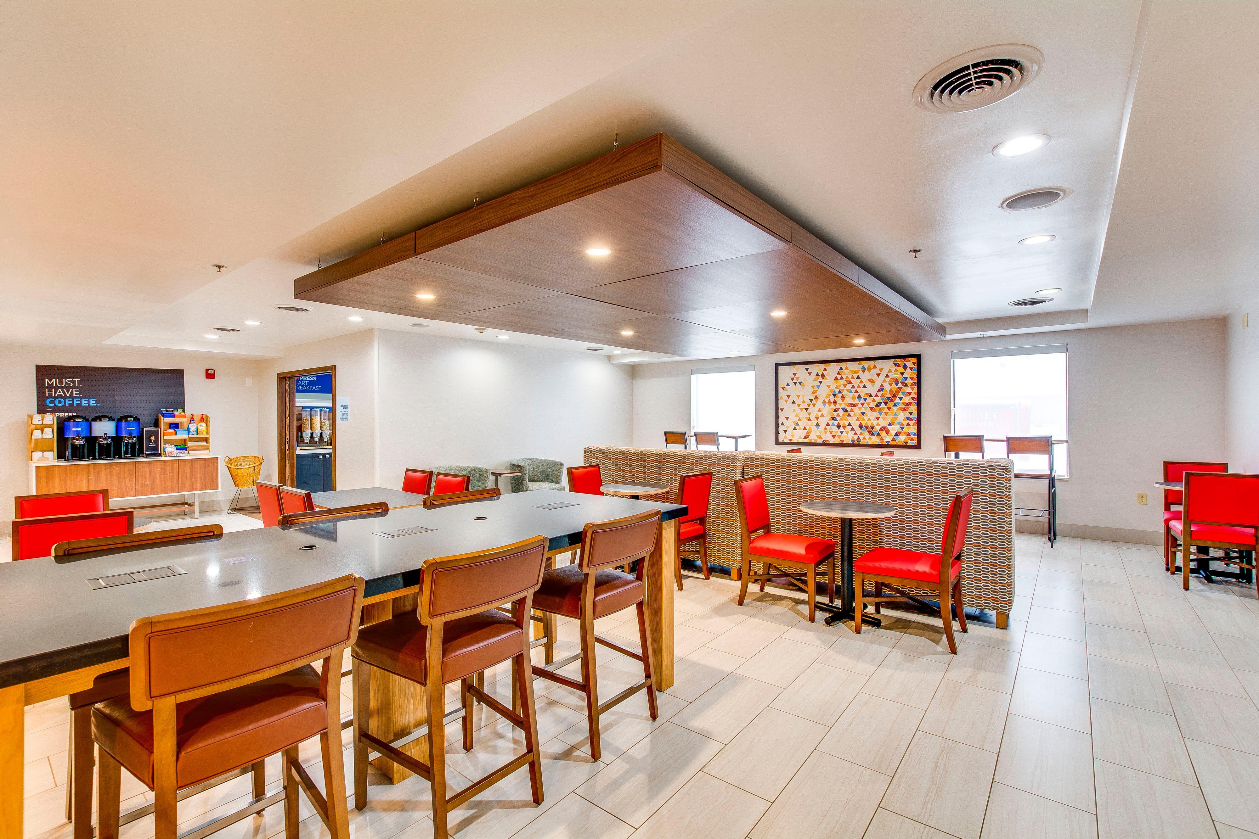 Holiday Inn Express וינסנס מראה חיצוני תמונה